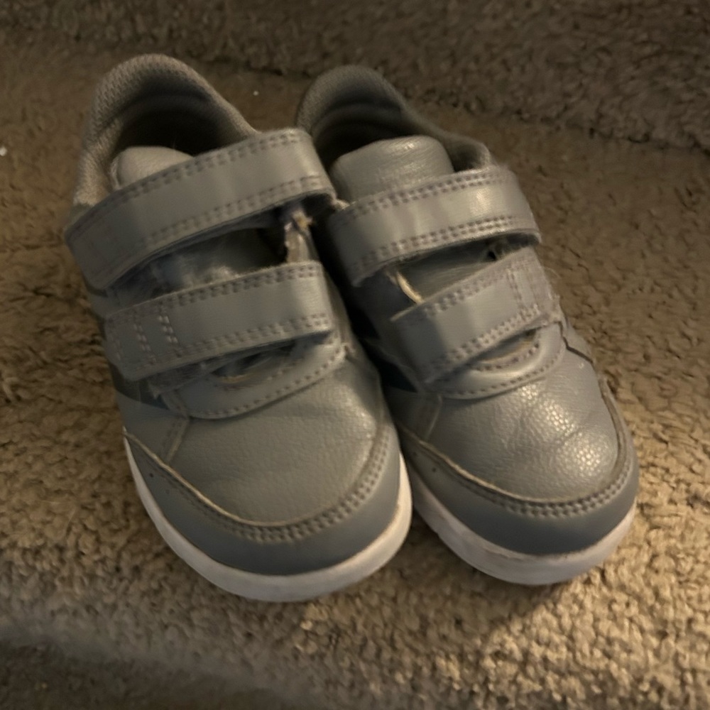 Boys 8c adidas Velcro sneakers